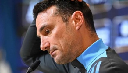 情到深处，谈论梅西话题时记者与斯卡洛尼纷纷落泪